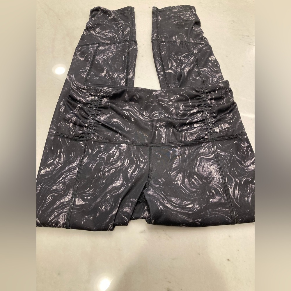 Lululemon Runday Crop Luxtreme Leggings Size 4